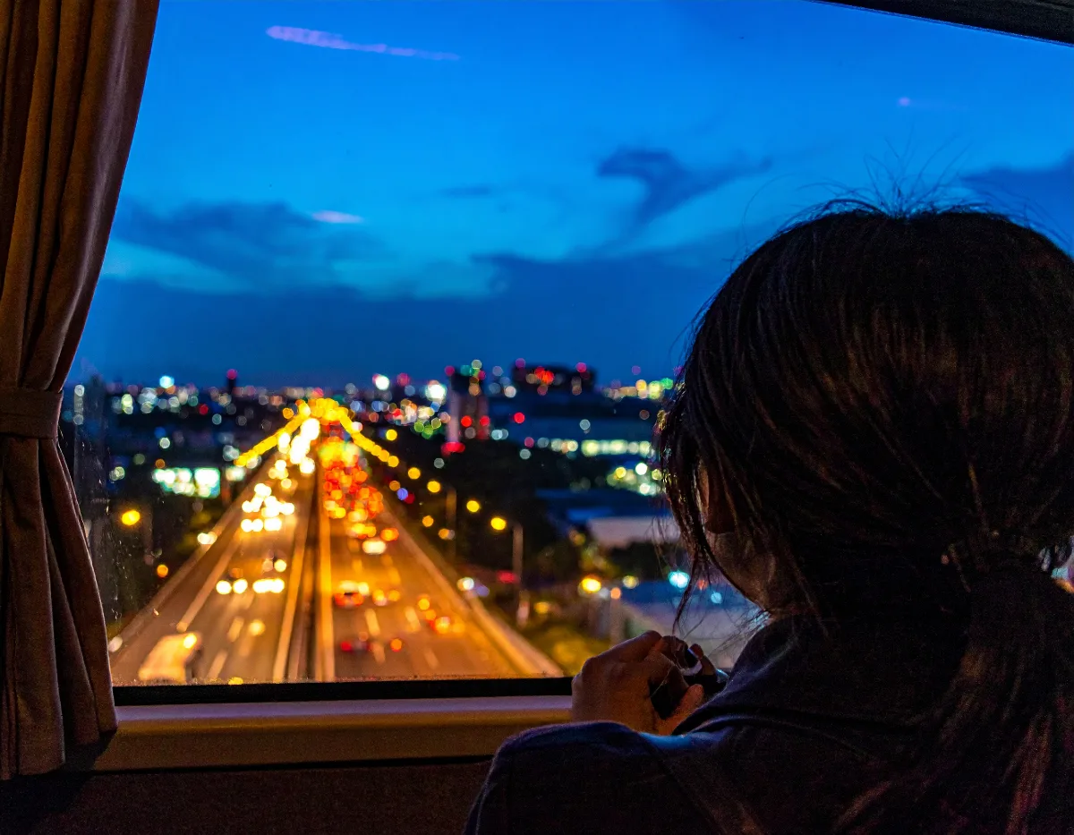 夜行バスの目覚め方を左右するのは「到着前に光を浴びたか」