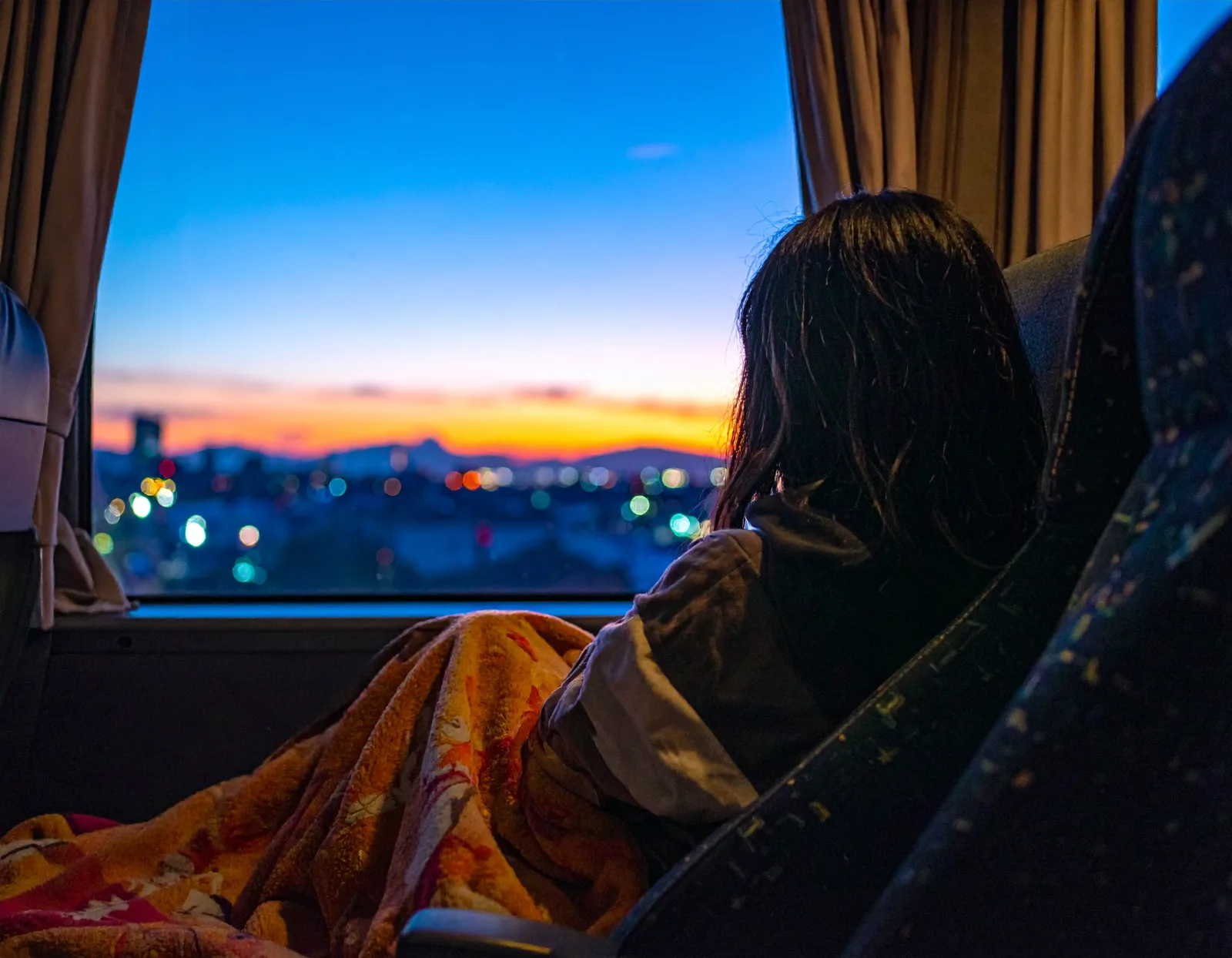 たびのすけ夜行バスの冷え対策｜ブランケットと座席選びの目安